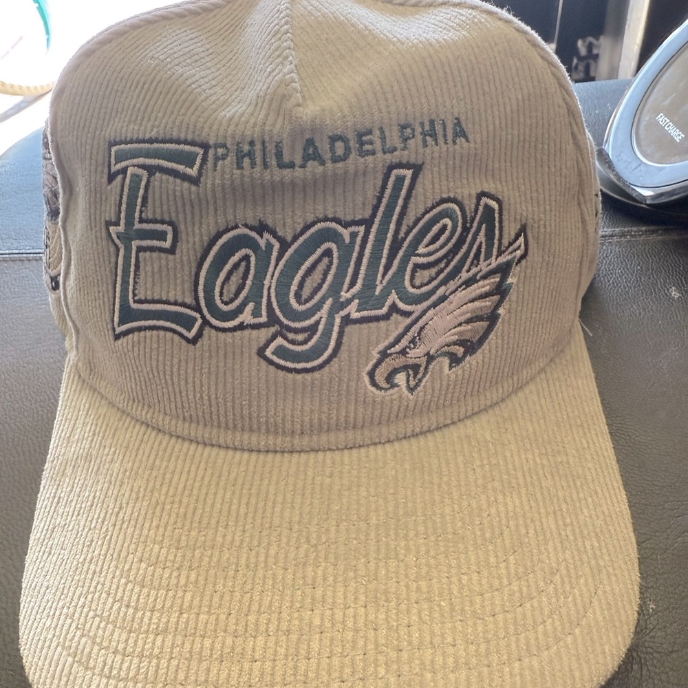 Philadelphia Eagles hat
(corduroy)